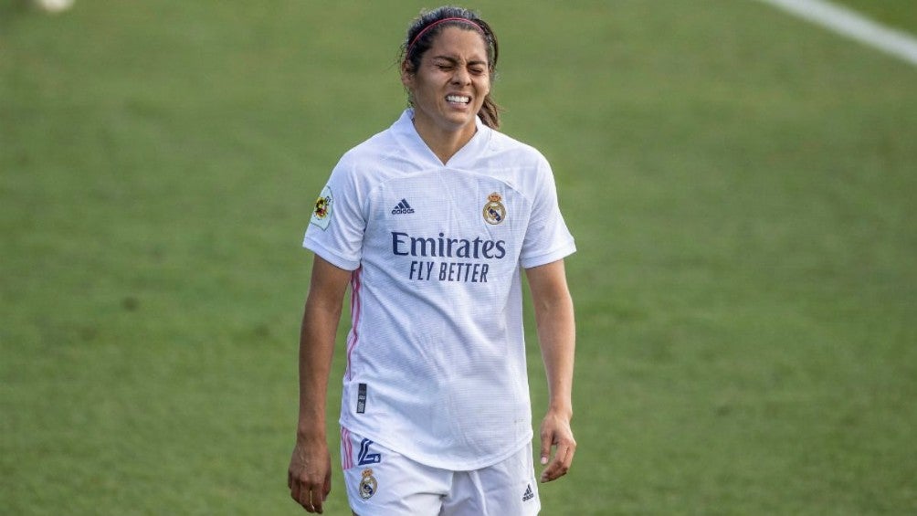 Kenti Robles en un partido con Real Madrid