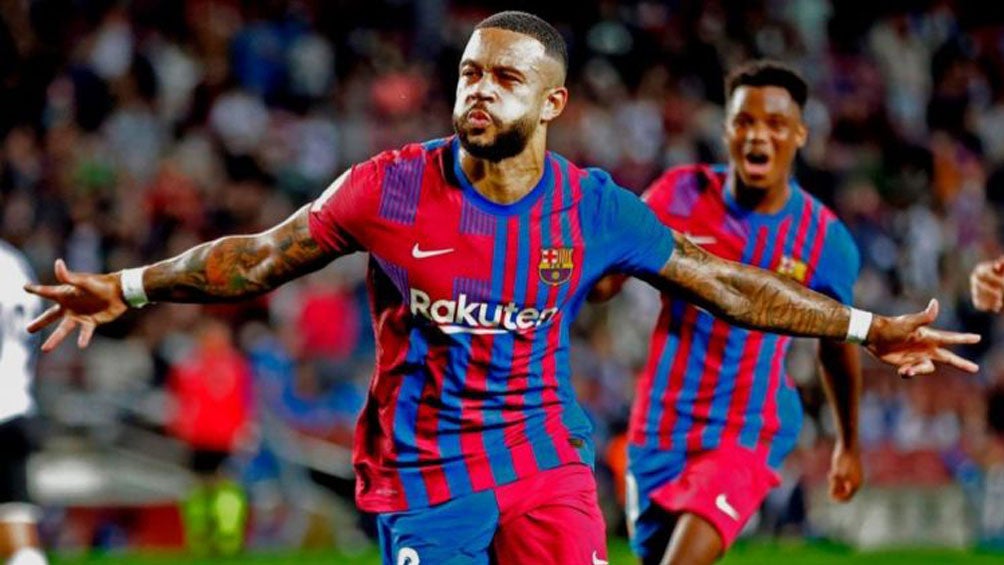 Memphis Depay en festejo con Barcelona