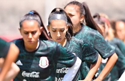 Jugadoras del Tri en entrenamiento