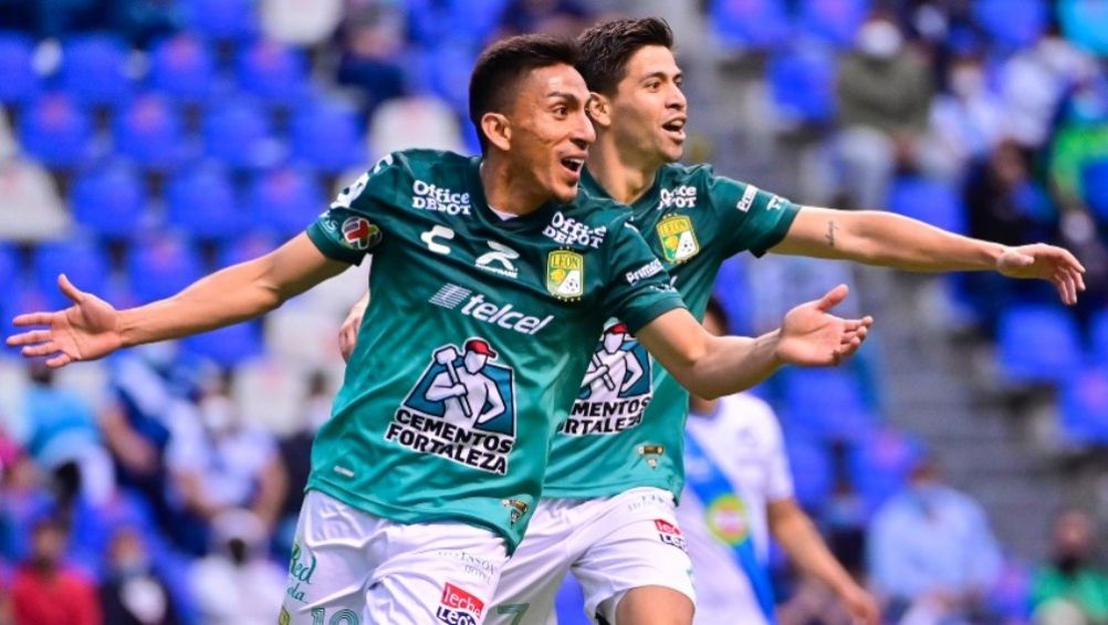 Ángel Mena celebrando el gol a favor del León