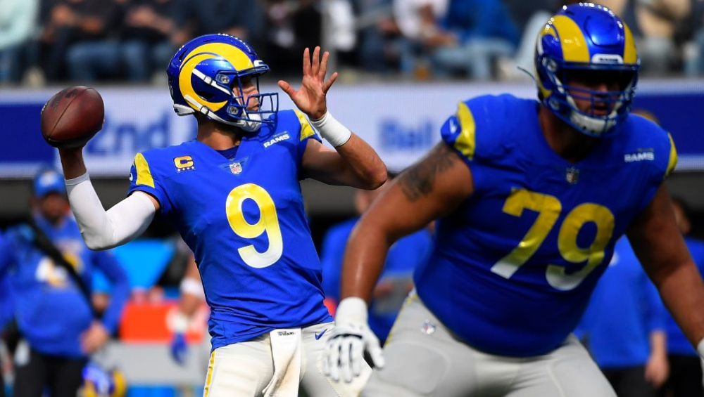 Matthew Stafford en acción con Rams