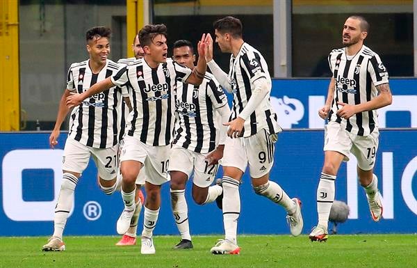 Paulo Dybala en festejo con la Juventus