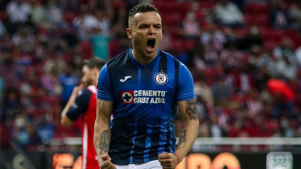 Jonathan Rodríguez en festejo con Cruz Azul