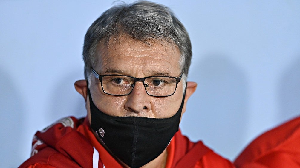 Gerardo Martino durante un partido con México