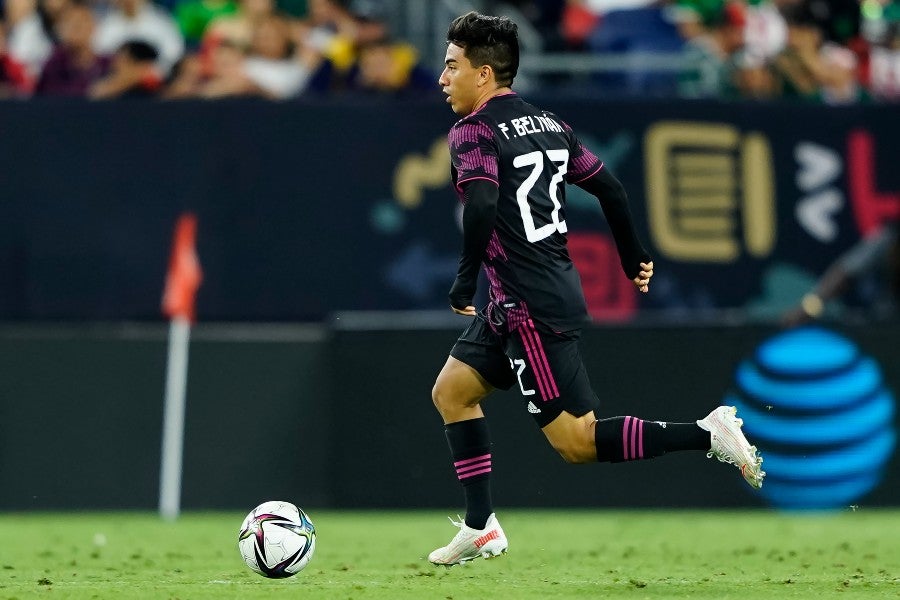 Fernando Beltrán durante un partido con el Tri