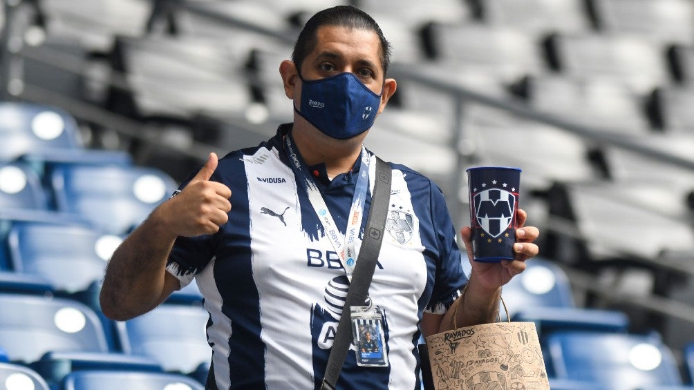 Concachampions: Afición de Rayados durmió afuera de las taquillas por un boleto