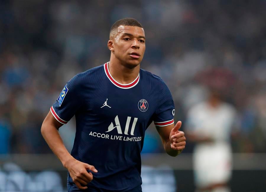 Kylian Mbappé durante un partido con el PSG