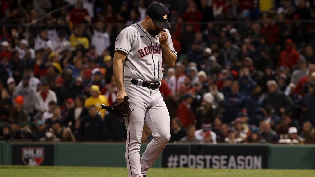 José Urquidy en un partido con los Astros