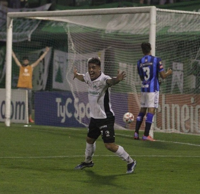 Brian Fernández tras anotar gol a favor del Ferro