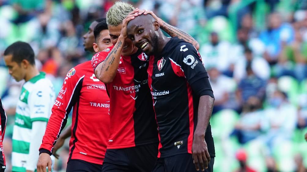 Los jugadores de Atlas celebrando un gol