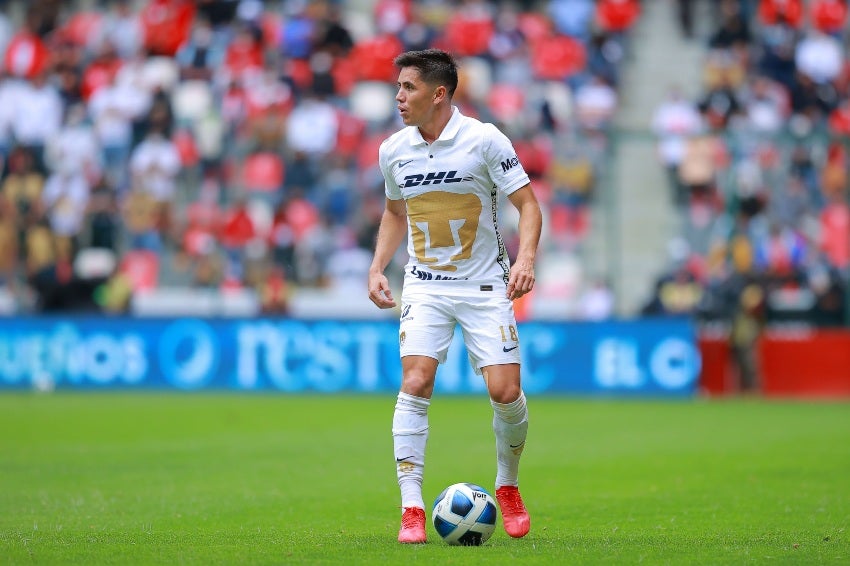 Efraín Velarde en un partido de los Pumas