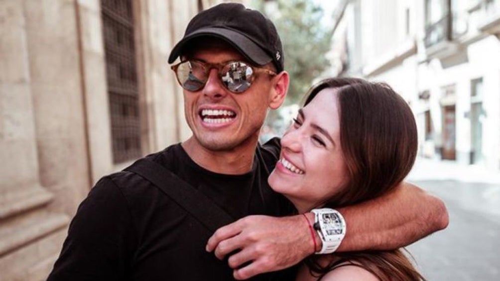 Chicharito junto a Sarah Kohan 