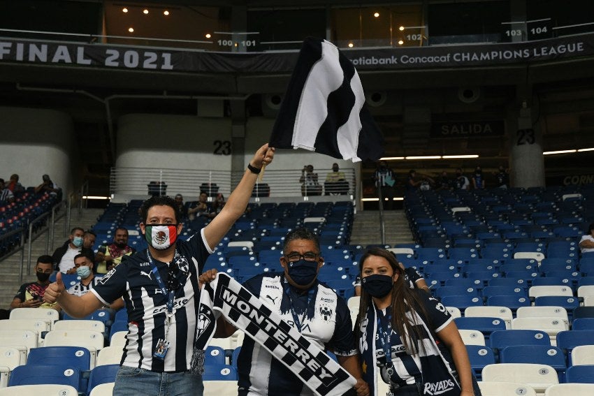 Aficionados de Monterrey en el Estadio BBVA