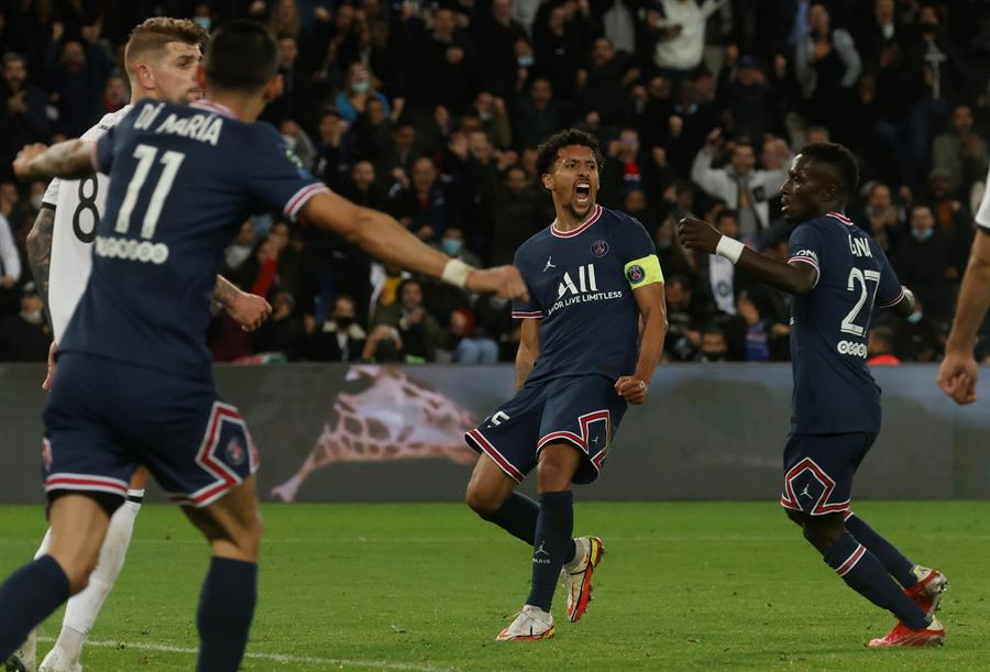 Marquinhos celebrando el gol del empate