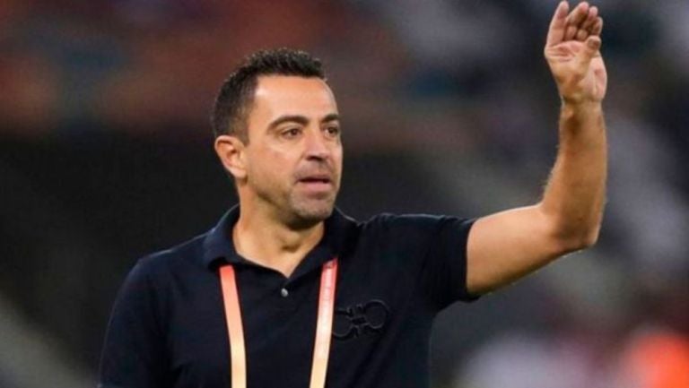 Xavi Hernández dirigiendo al Al-Sadd