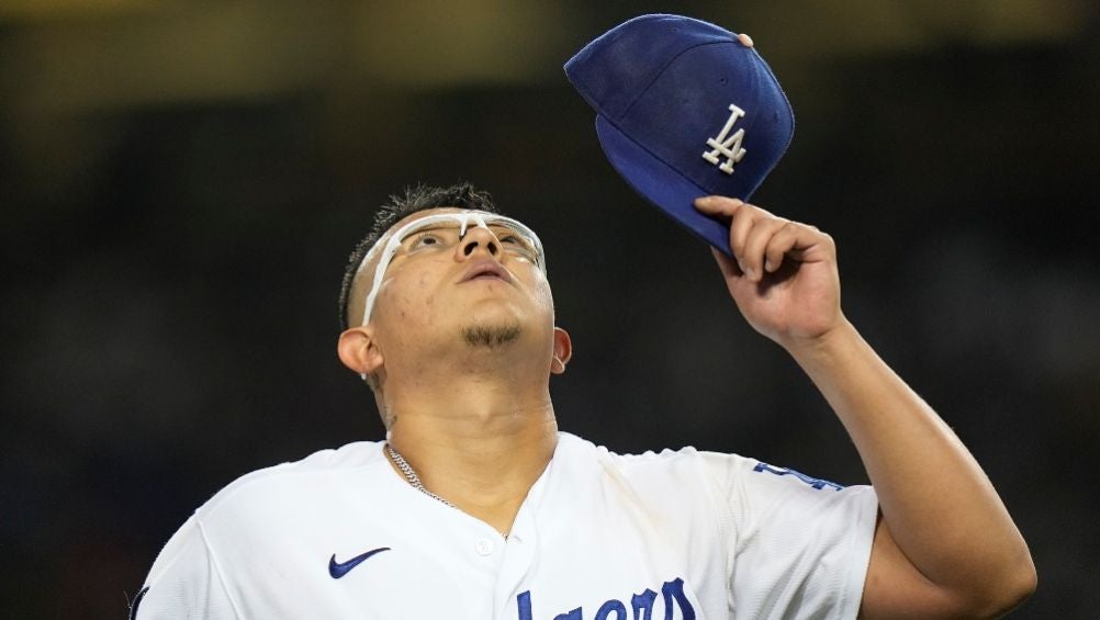 Julio Urías en un juego de los Dodgers