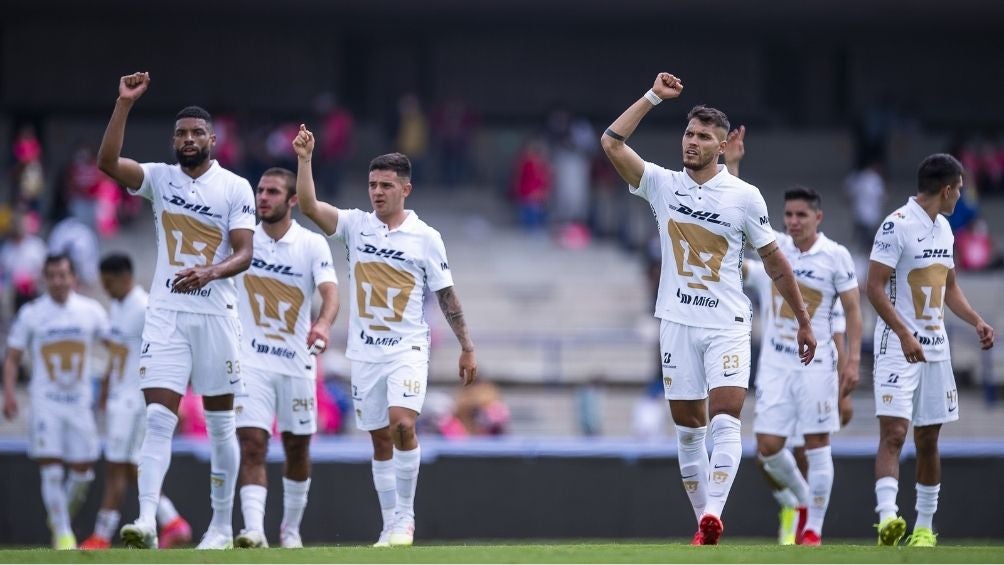 Oliveira en un partido con los Pumas