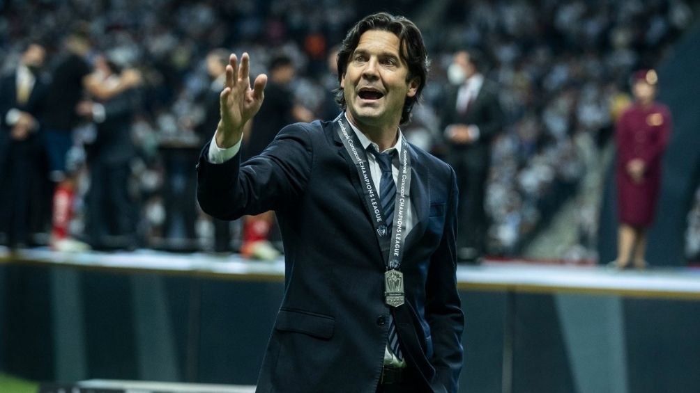 Solari en un partido con América 