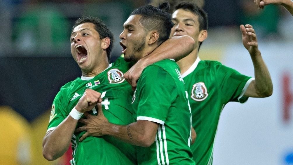 Chicharito y Tecatito en un juego con el Tri