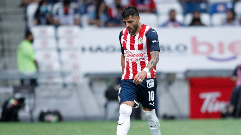 Vega en un partido con Chivas