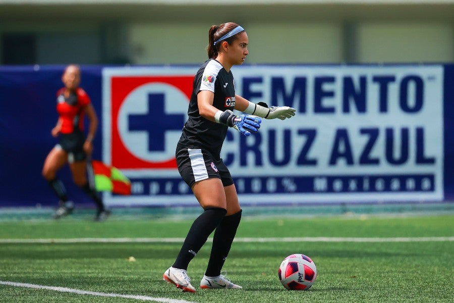 Itzayana González durante un partido con Cruz Azul