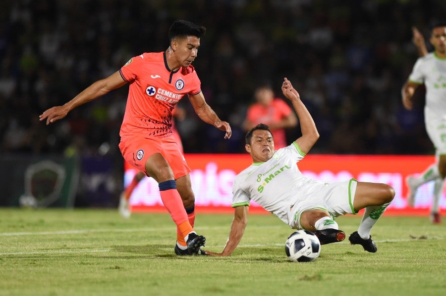 Pol Fernández durante un partido con Cruz Azul