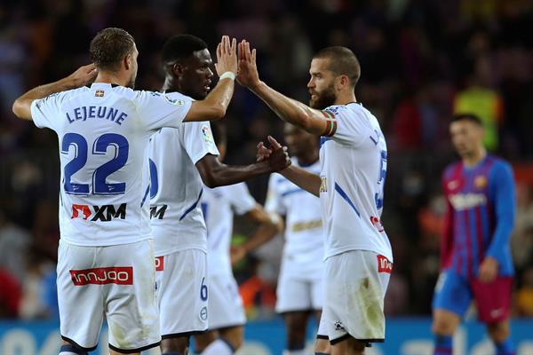 Jugadores del Alavés en festejo de gol