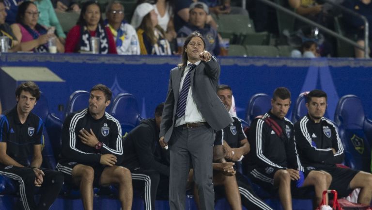 Matías Almeyda durante un partido con San José 