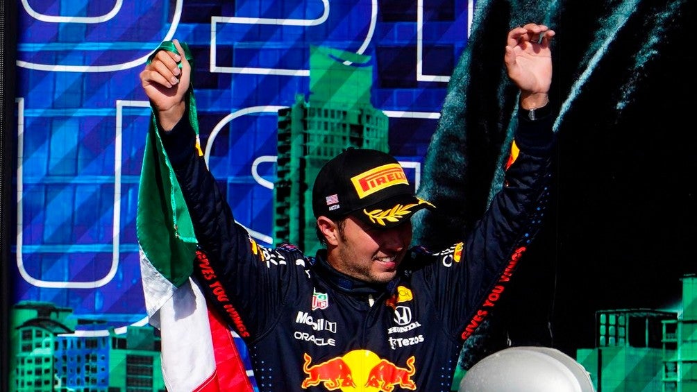 Checo Pérez en ceremonia del GP de Estados Unidos