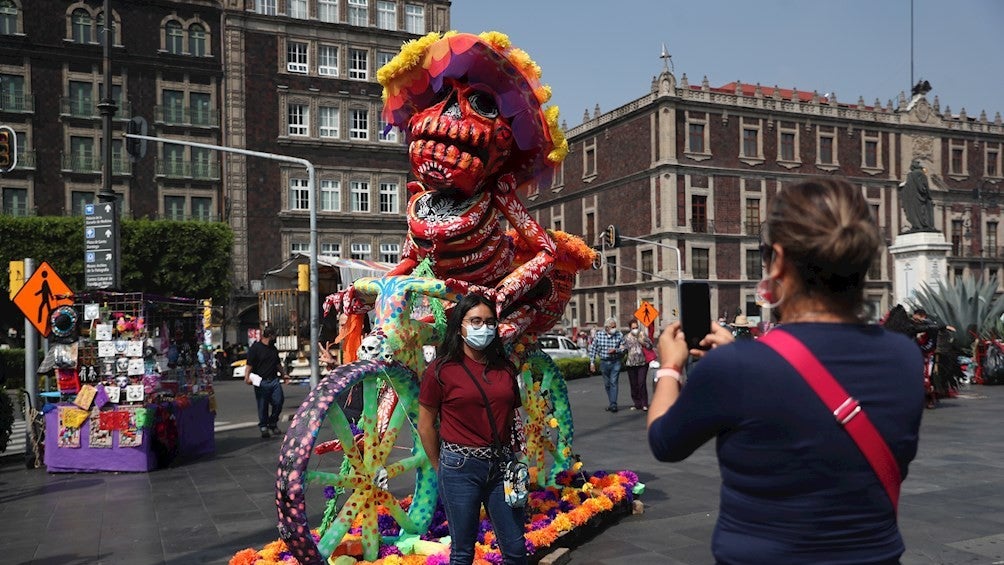 Decoraciones por Día de Muertos en la CDMX