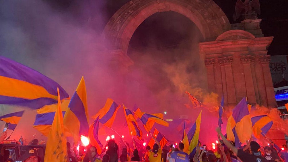 Afición de Tigres festeja victoria ante Guadalajara