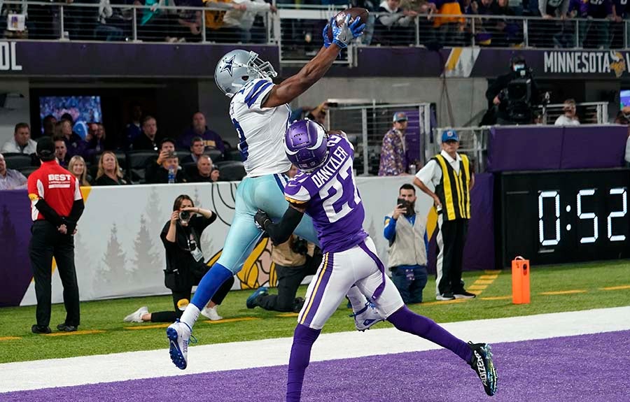 Amari Cooper atrapa el balón de la anotación del triunfo