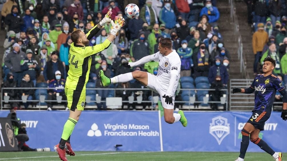 Chicharito en partido con el Galaxy