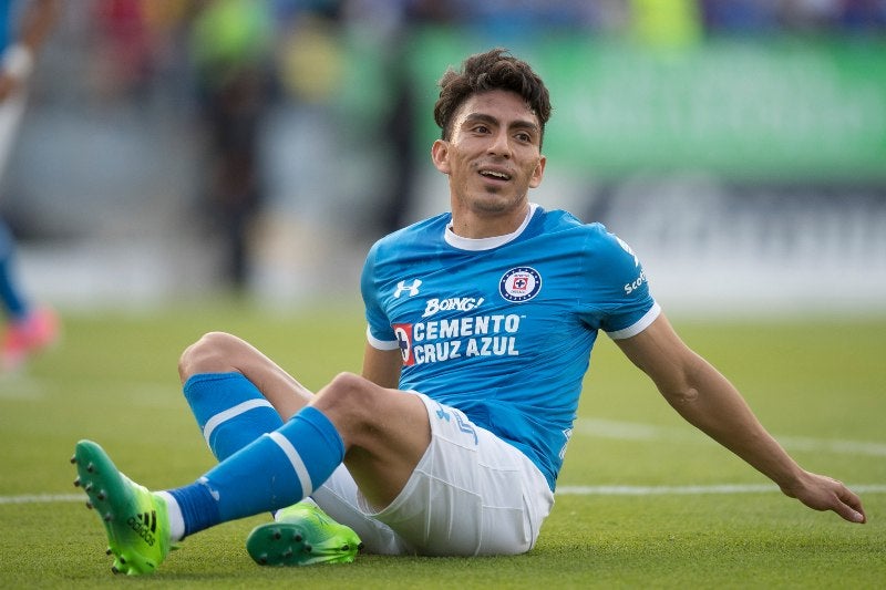 Ángel Mena como jugador de Cruz Azul