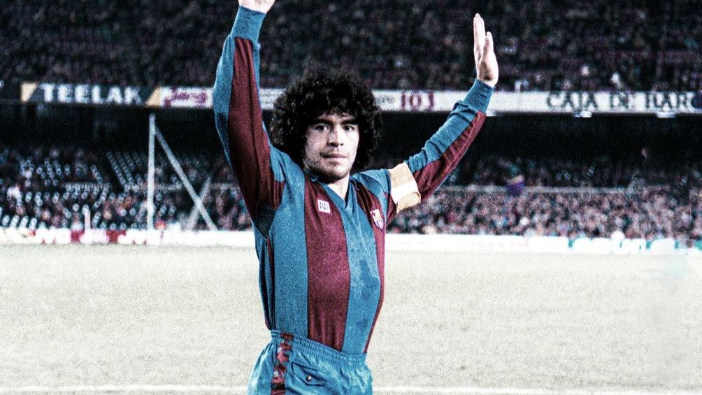 Maradona jugando con el Barcelona