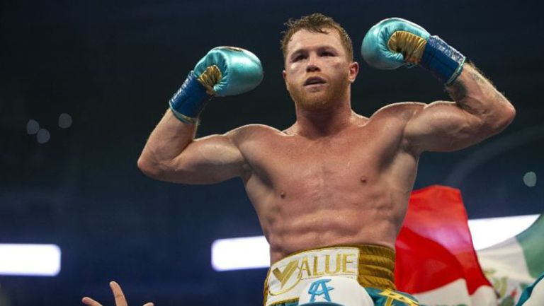 Canelo festeja una victoria