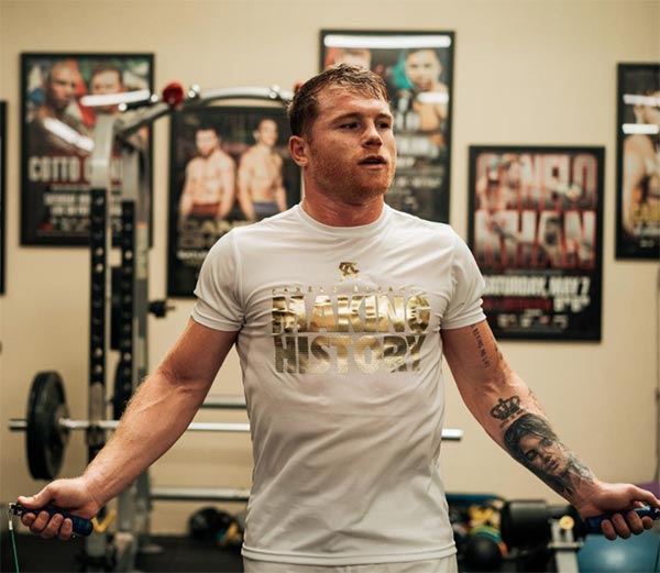 Canelo Álvarez en un entrenamiento 