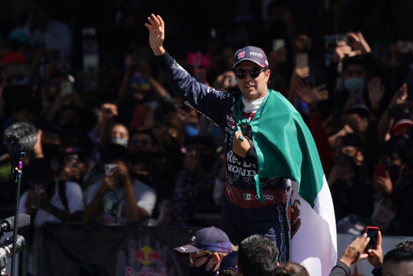 Sergio Pérez en el Paseo de la Reforma