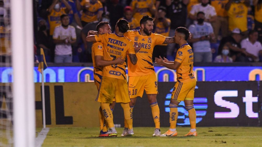 Jugadores de Tigres festejando un gol a favor