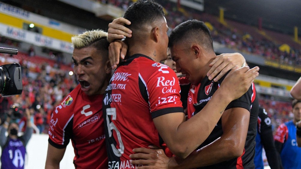 Brayan Trejo festeja su gol con Atlas frente al Querétaro