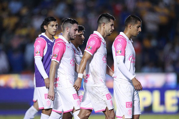 Jugadores de Chivas tras la derrota vs Tigres