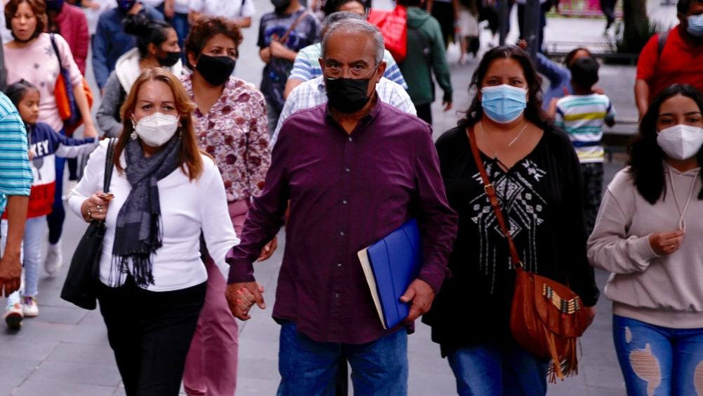 Personas transitando en la CDMX