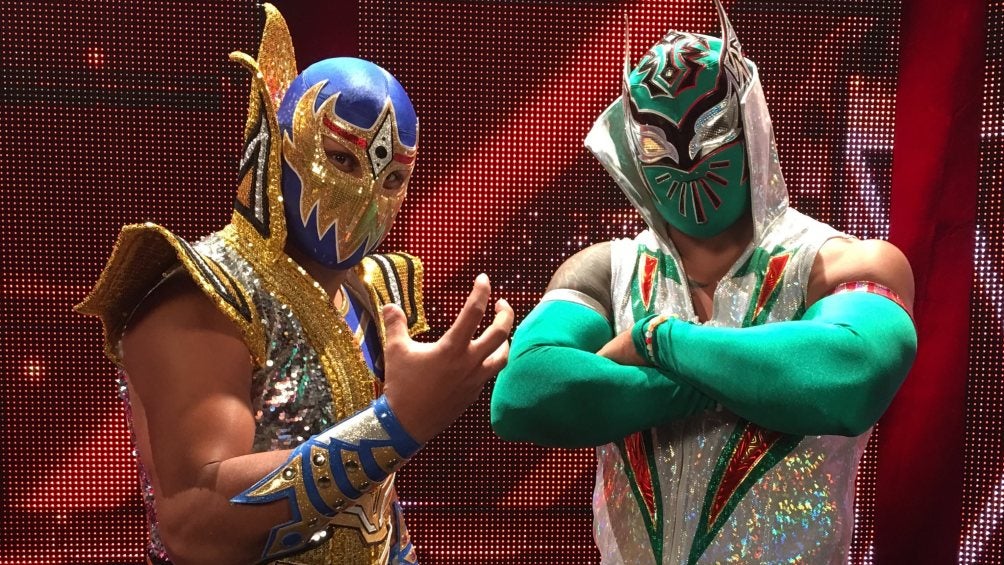 Gran Metalik posa junto a Cinta de Oro 