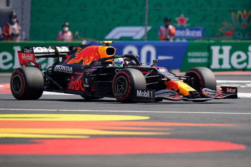 Checo Pérez en las pruebas del Gran Premio de México