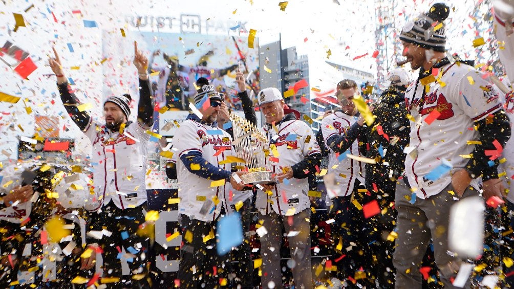 MLB: Braves desfilaron con el trofeo de campeón ante cientos de miles de aficionados en Atlanta