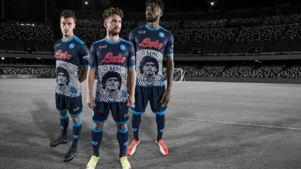 Uniforme especial del Napoli en honor a Maradona