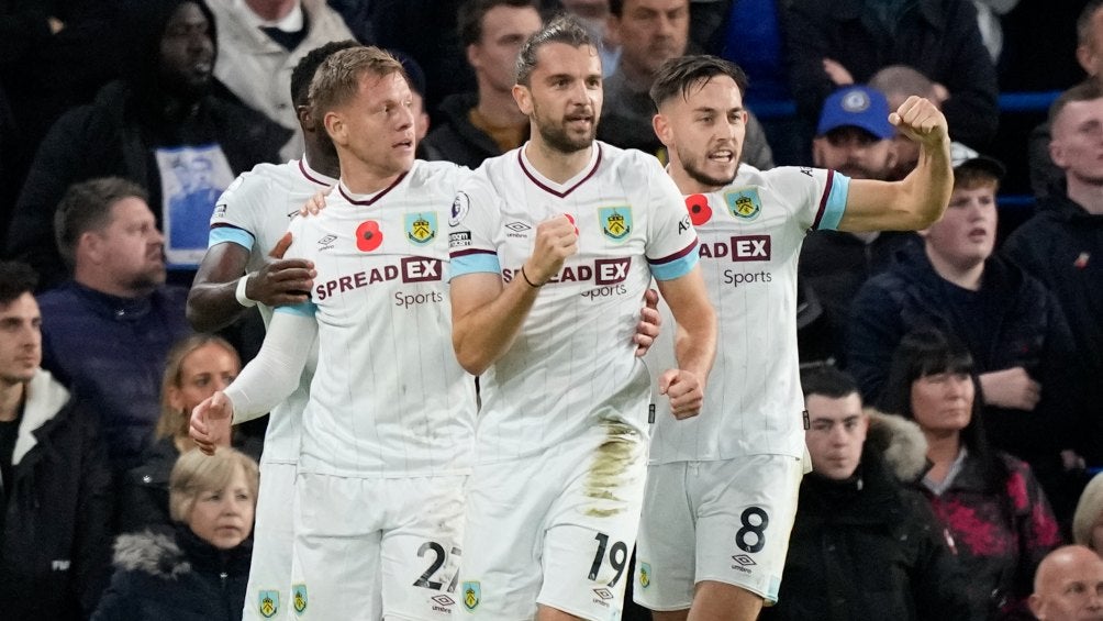 Burnley festejando gol ante Chelsea