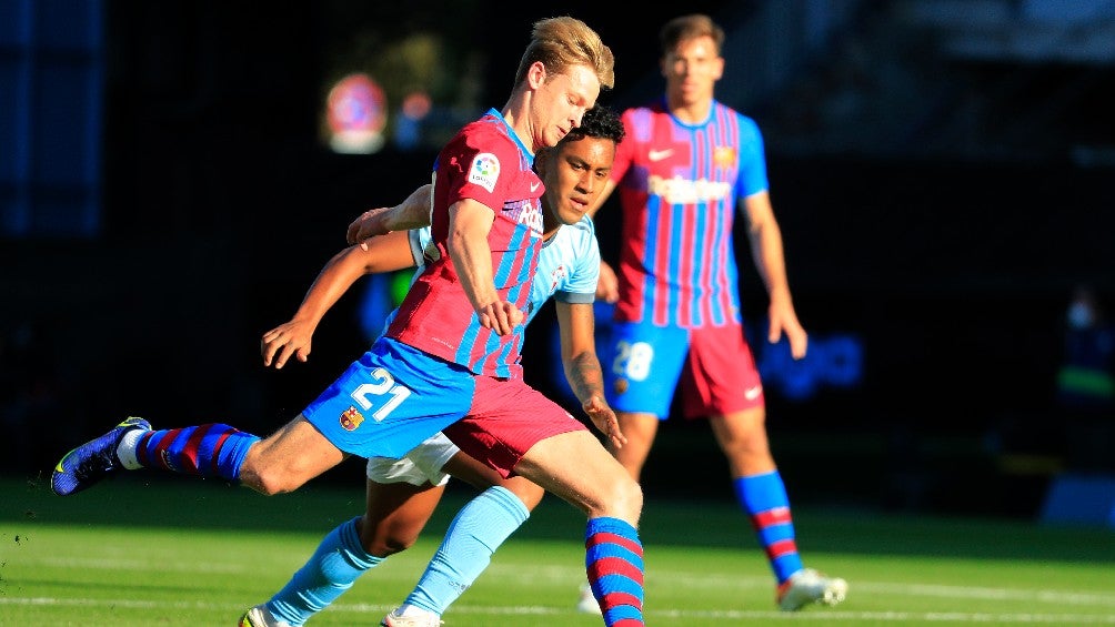 Frenkie de Jong jugando con el Barcelona