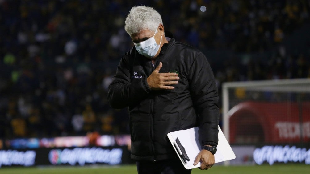 Tuca Ferretti: El Volcán lo ovacionó previo al Tigres vs Juárez y rompió en llanto