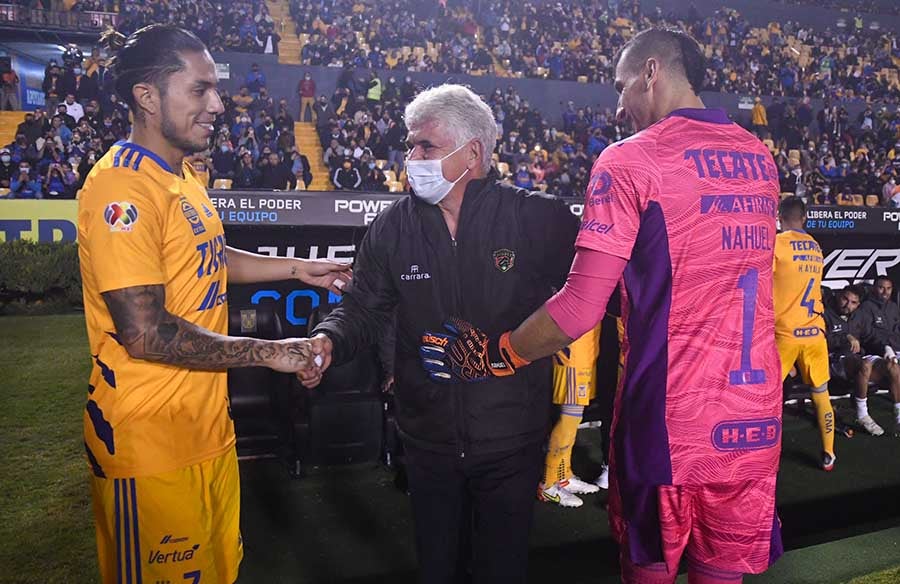 Jugadores de Tigres reciben al Tuca